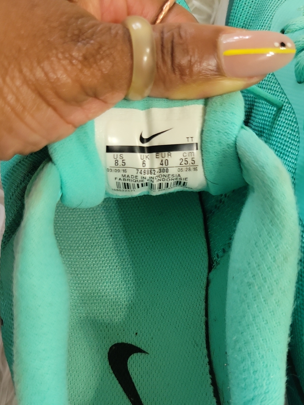 Nike Air Max Invigor Women's Air Max Print Hyper Turquoise, Black size 8.5 - Picture 5 of 6